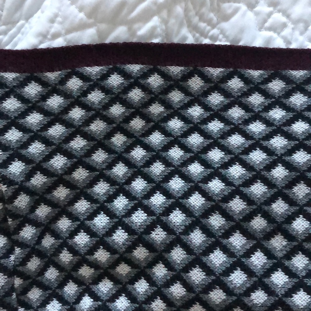 GEO PRINT FIT SWEATER DRESS - Picture 10 of 11